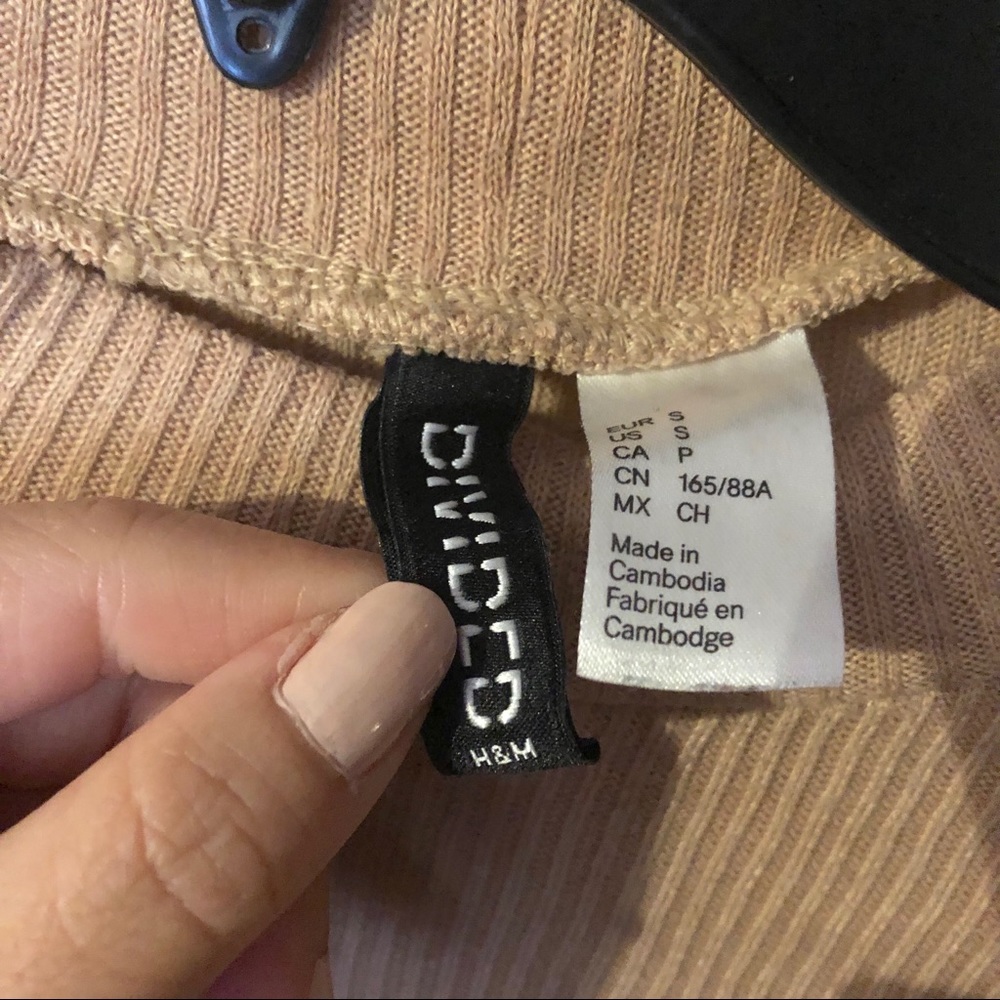 H&M Turtleneck Ribbed Long Sleeve Top - Picture 5 of 6